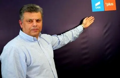 продовжує