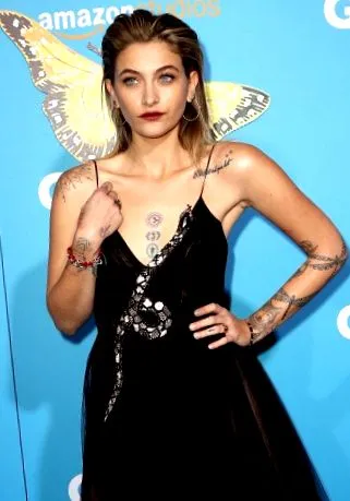 нејзините гради