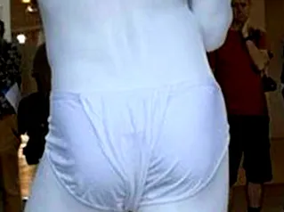 felháborodva