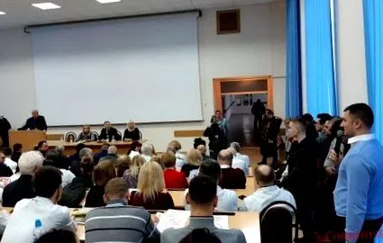 передвиборчих лаштунками