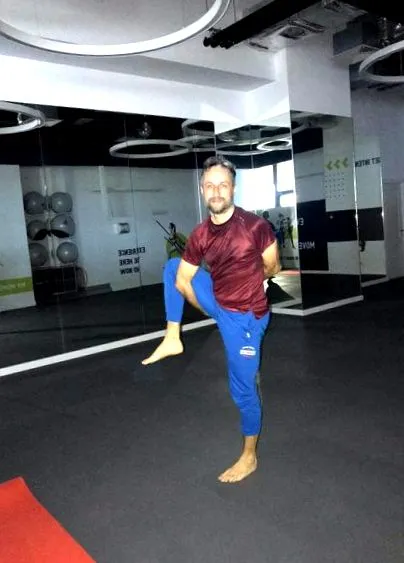 товсті
