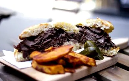 pastrami гамбургер