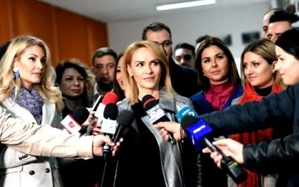 bejelenti első
