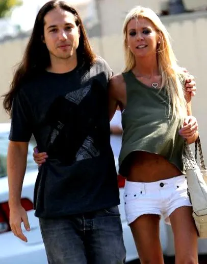 Tara Reid rövidnadrágban