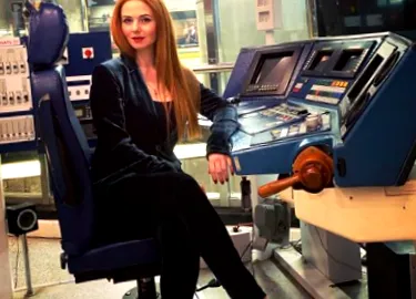 непрепознатлива бринетата