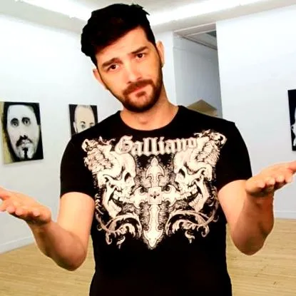 кого била