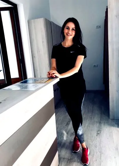 átformálja