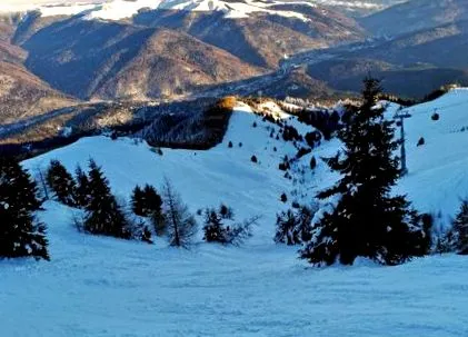 haladóknak