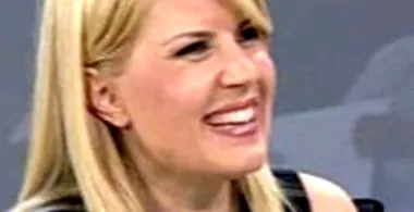 aranyba öltözteti