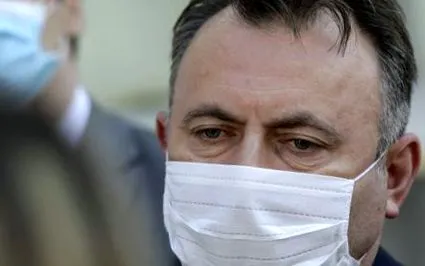 egészségügyi miniszter