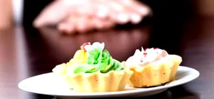 како