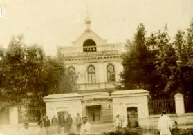 дека девојчето