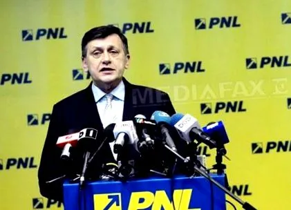 választotta választotta