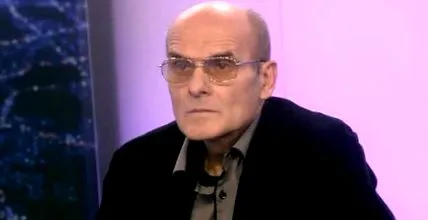 прави грешка
