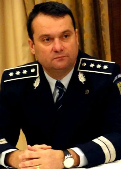 превърна комисар