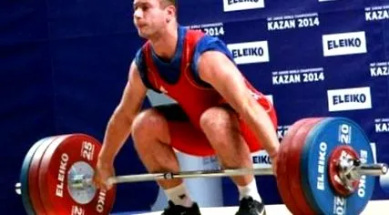 három