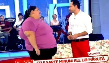 álmodik