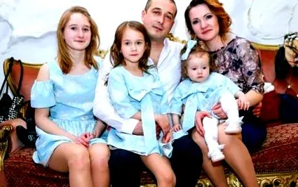 мајка девојчиња