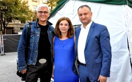 истакнат прилично