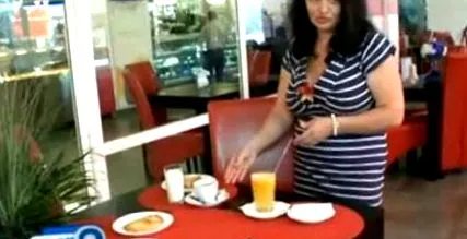 како