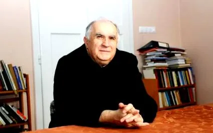 віддаючи весело