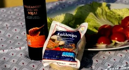 salátával halloumi