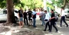 szervezett tiltakozó
