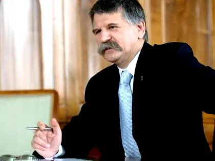 забави успее