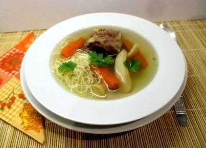 яловичий бульйонів