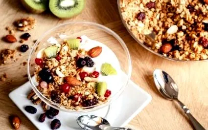 gyümölcsökkel granola