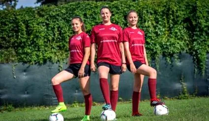 девојки