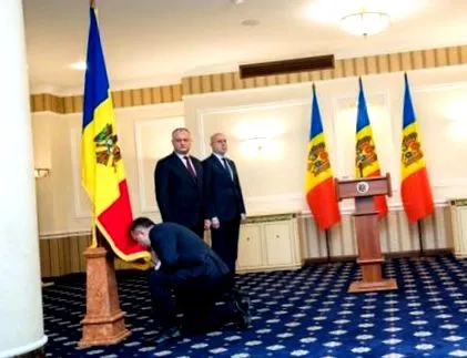 организира лидер