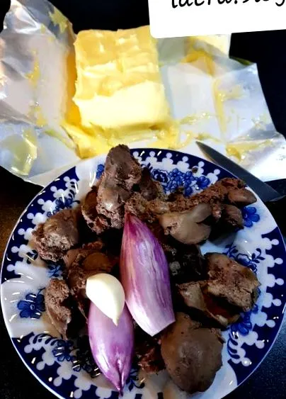 pástétom kakukkfűvel