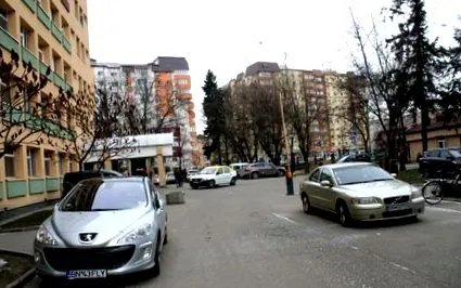 лікарні