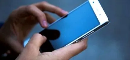 mobiltelefon helyének