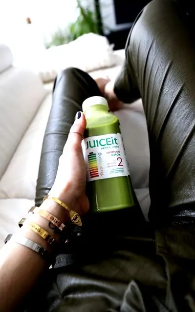 szükség