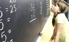може