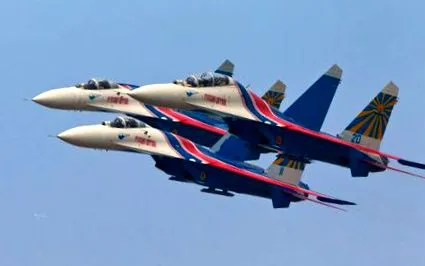 осудува