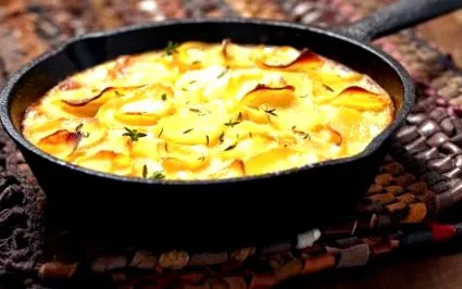 како