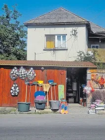 українці
