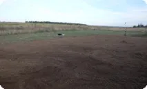 Оранка землі плугом, орати землю плугом у Підмосков’ї, глибока оранка землі у підмосков’ї, землі