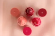 Yves Rocher Radiant Lip Crayon - Сяйво губ - Помада-олівець - Beauty Tricks radiant