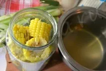 Заготівля кукурудзи на зиму в качанах банку