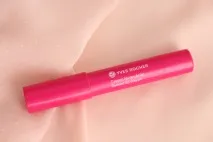 Yves Rocher Radiant Lip Crayon - Сяйво губ - Помада-олівець - Beauty Tricks radiant