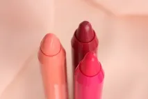 Yves Rocher Radiant Lip Crayon - Сяйво губ - Помада-олівець - Beauty Tricks radiant