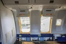 Якщо відкрити аварійний вихід під час польоту - Сторінка 1 з 2 аварійний