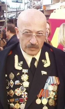 Відомий блогер назвав Олександра Розенбаума «рядженим» із «брязкальцями» рядженим