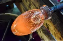 Як роблять бульбашки у склі скла