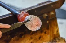 Як роблять бульбашки у склі скла