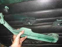Як зняти обшивку передніх дверей на ВАЗ 2106-2107 дверей